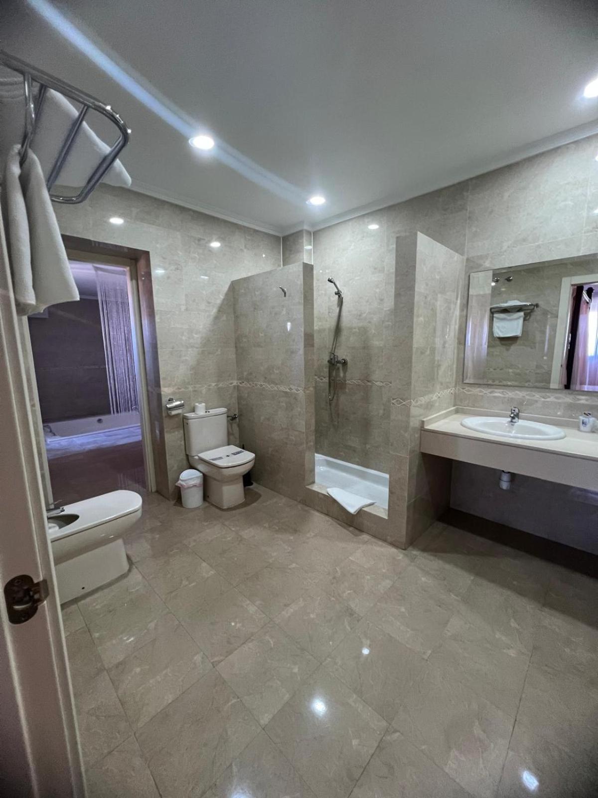 Hotel Restaurante Dama De Baza Zewnętrze zdjęcie