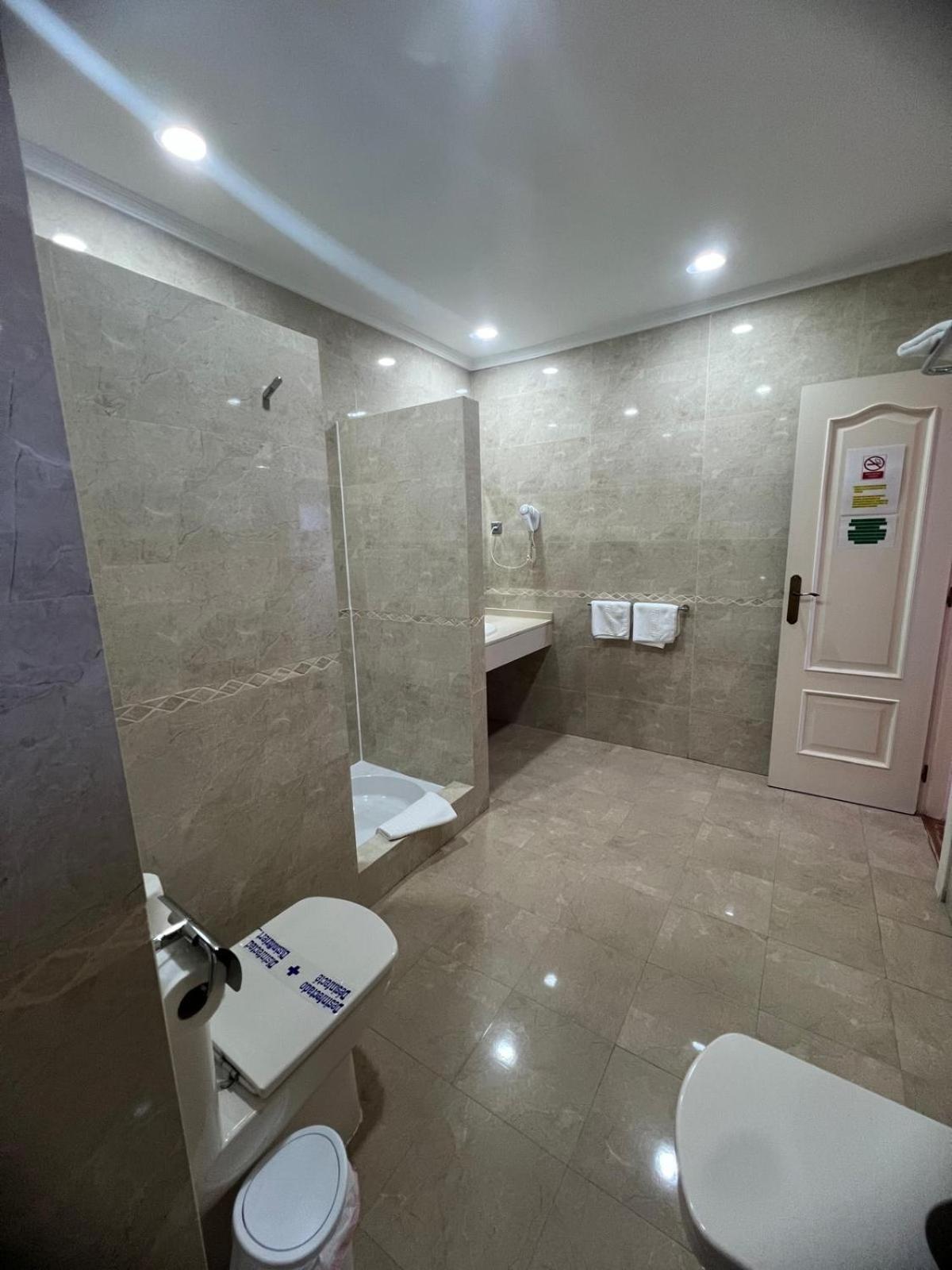 Hotel Restaurante Dama De Baza Zewnętrze zdjęcie
