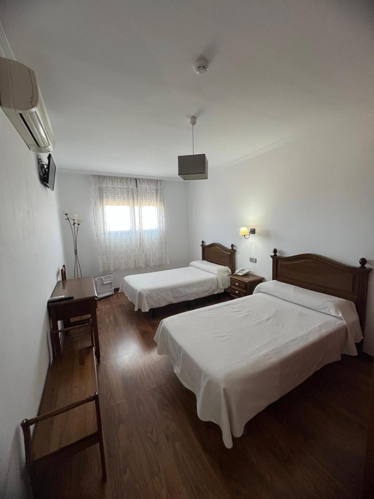 Hotel Restaurante Dama De Baza Zewnętrze zdjęcie