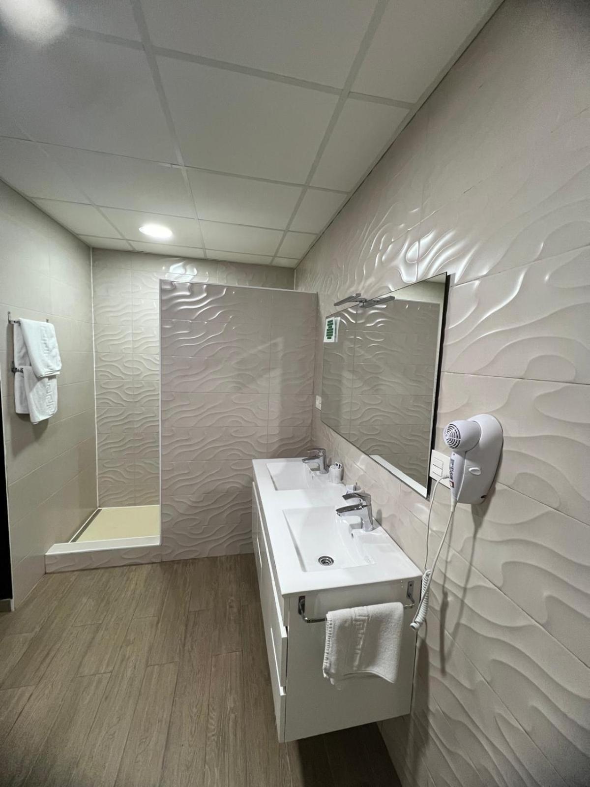 Hotel Restaurante Dama De Baza Zewnętrze zdjęcie